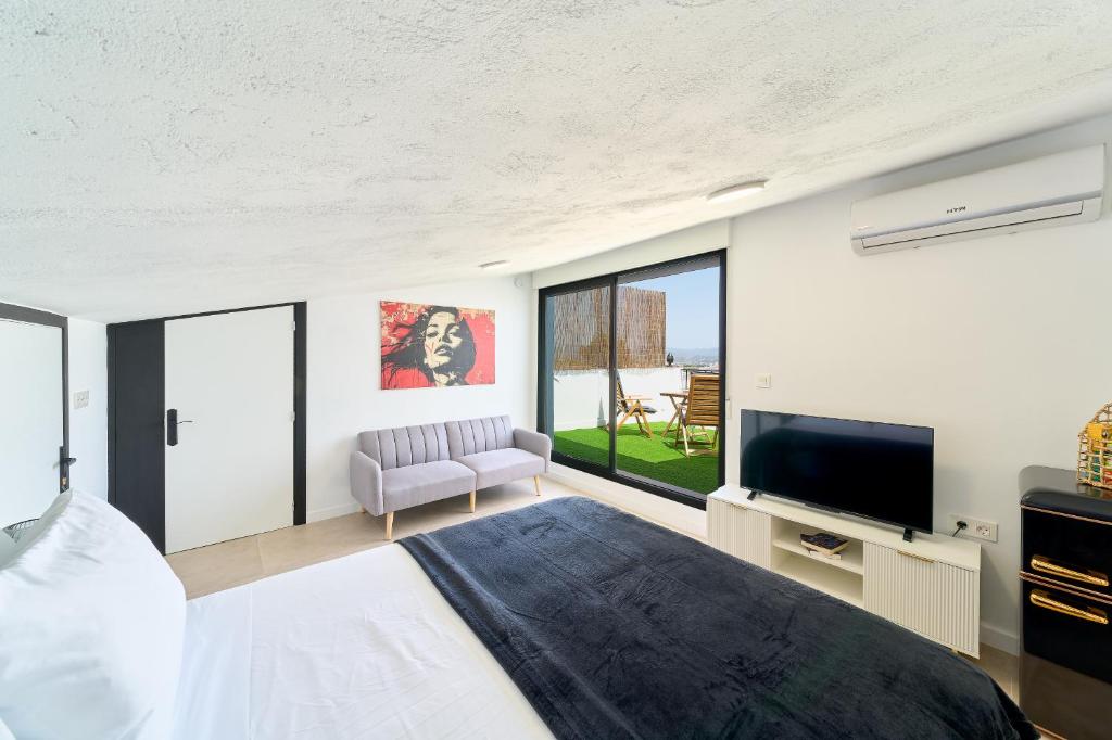 Ένα ή περισσότερα κρεβάτια σε δωμάτιο στο Kosta Homes - Sunny Lux Loft Alhaurin Town Center