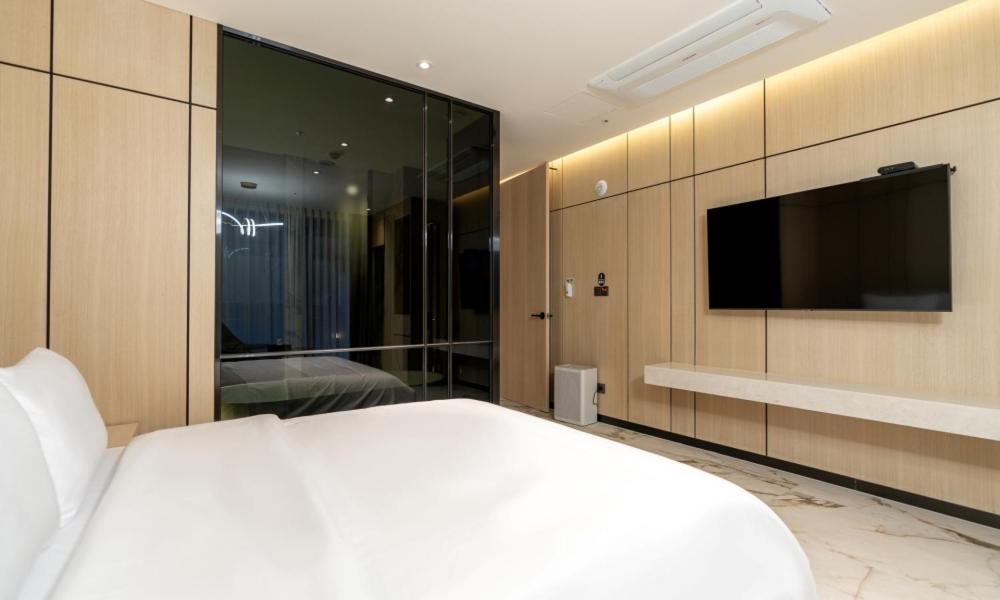 Postel nebo postele na pokoji v ubytování Hotel Mayotte