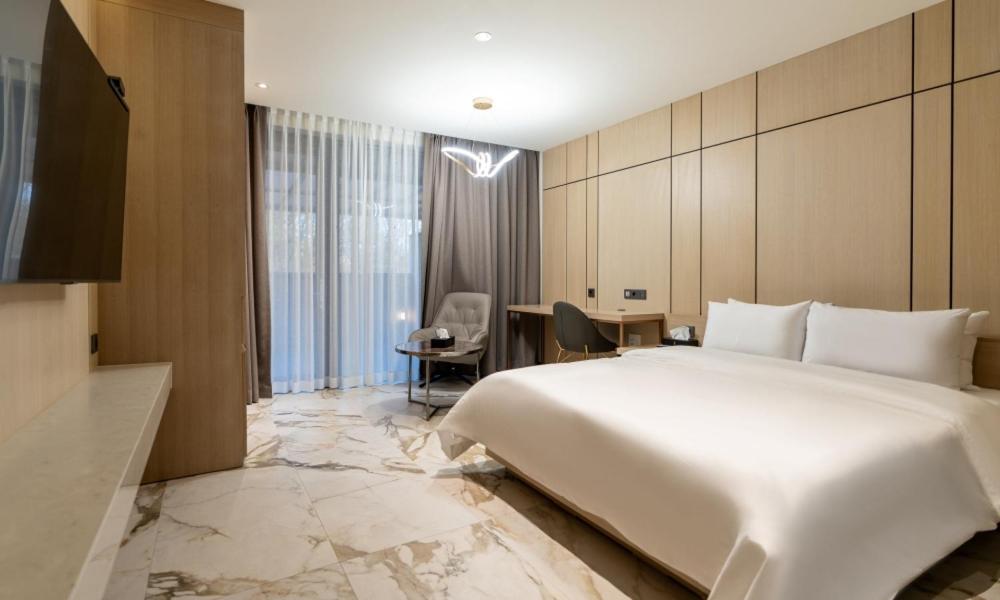 Postel nebo postele na pokoji v ubytování Hotel Mayotte
