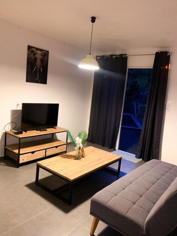 Leu Zarlor Location - Two-Bedroom Apartment With Pool View