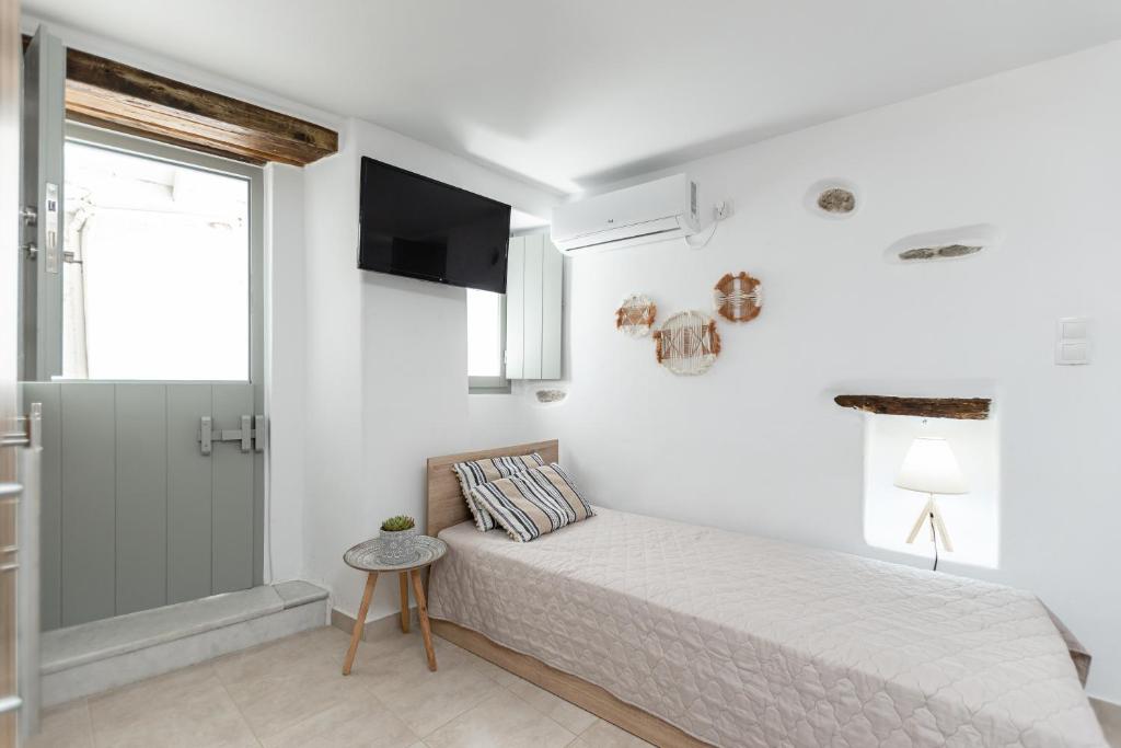 A bed or beds in a room at Lithorama