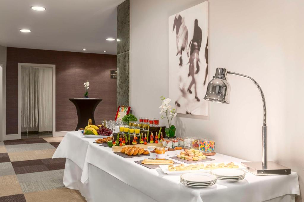 NH Brussels Carrefour de L’Europe - Resim 8