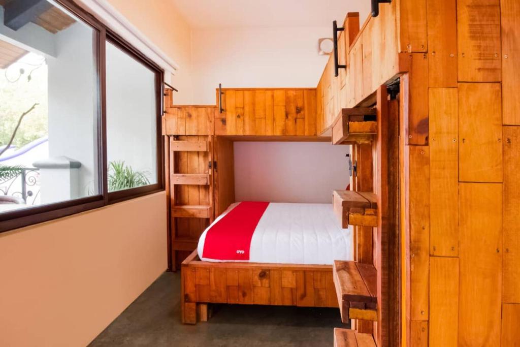 Postel nebo postele na pokoji v ubytování Capital O Hacienda Filadelfia, El Atorón, Irapuato