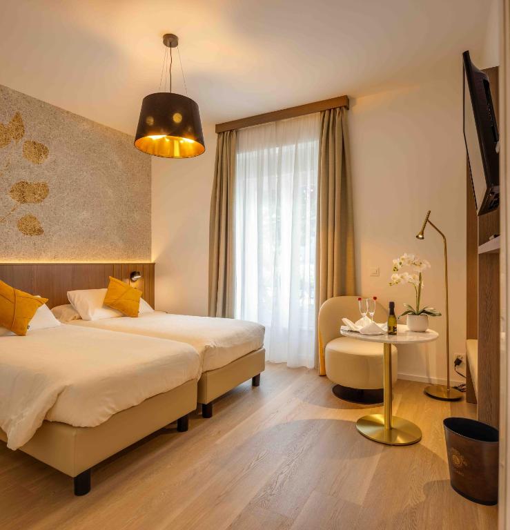 
Executive Family Room with Lake View
