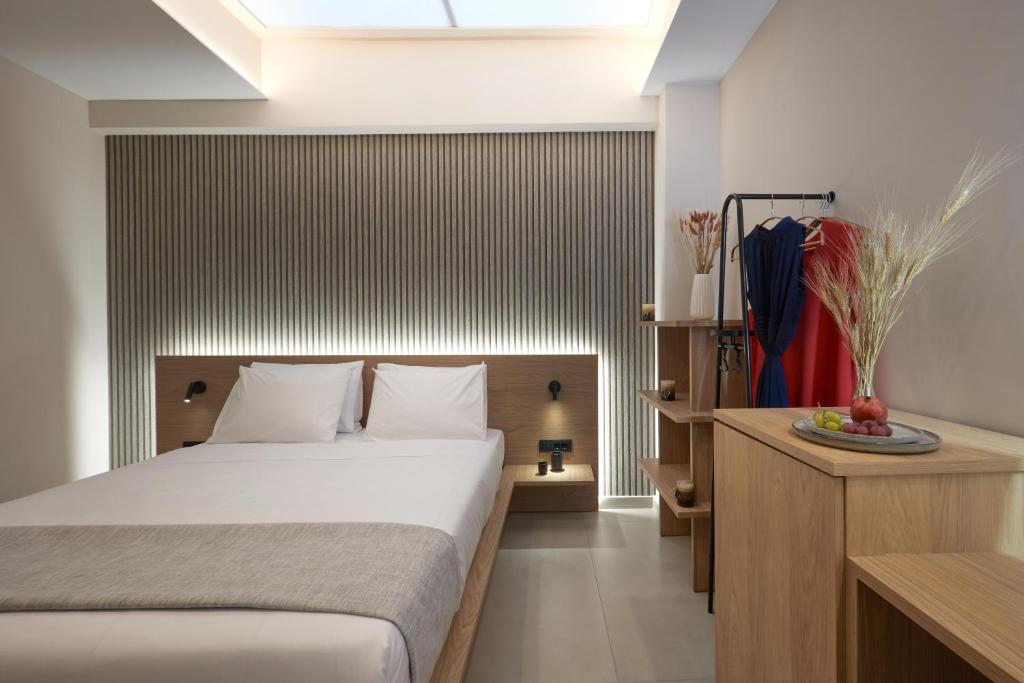 Postel nebo postele na pokoji v ubytování Athens City Suites