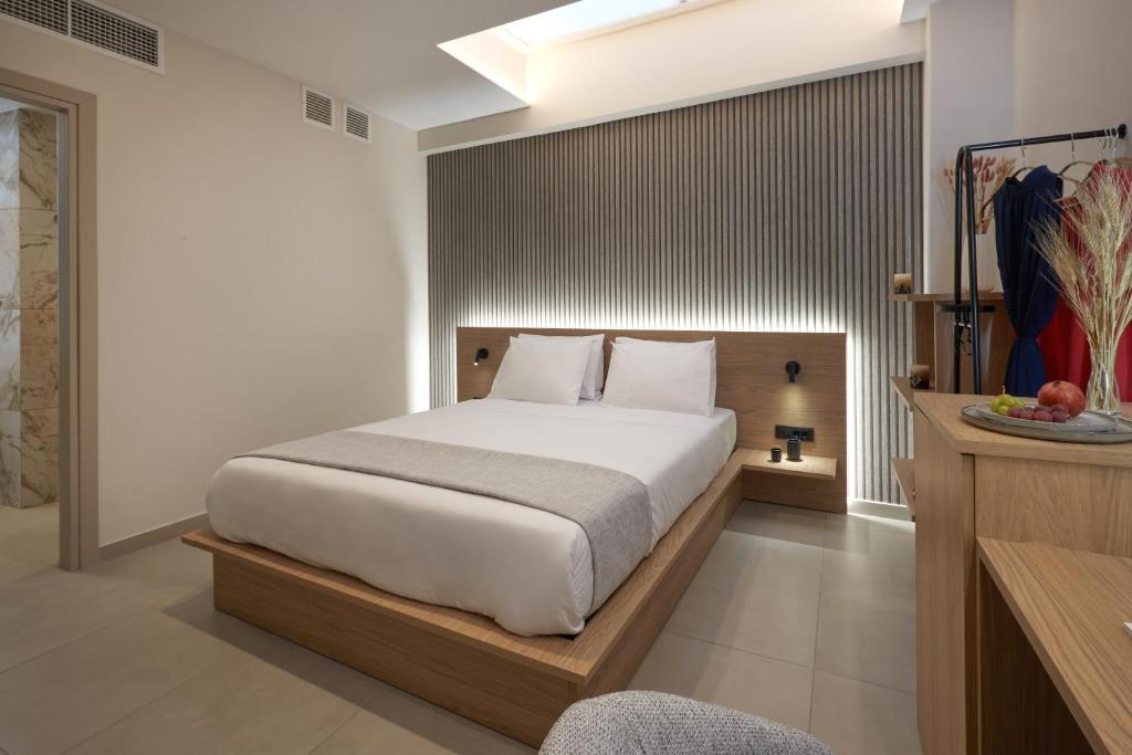 Postel nebo postele na pokoji v ubytování Athens City Suites