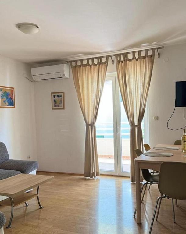 TV a/nebo společenská místnost v ubytování Apartments Marković