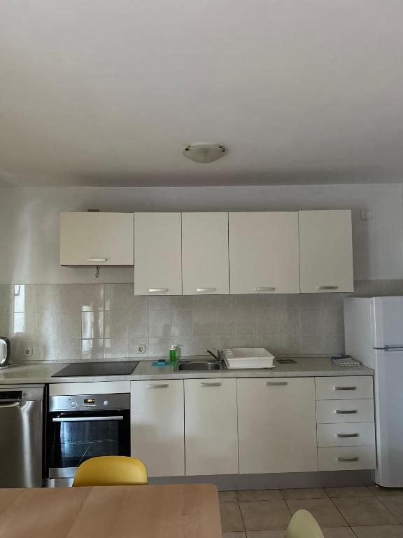 Kuchyň nebo kuchyňský kout v ubytování Apartments Marković
