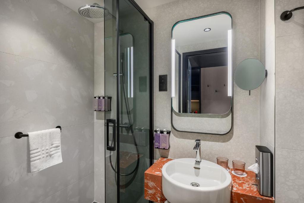 TRIBE Budapest Airport - Resim 11