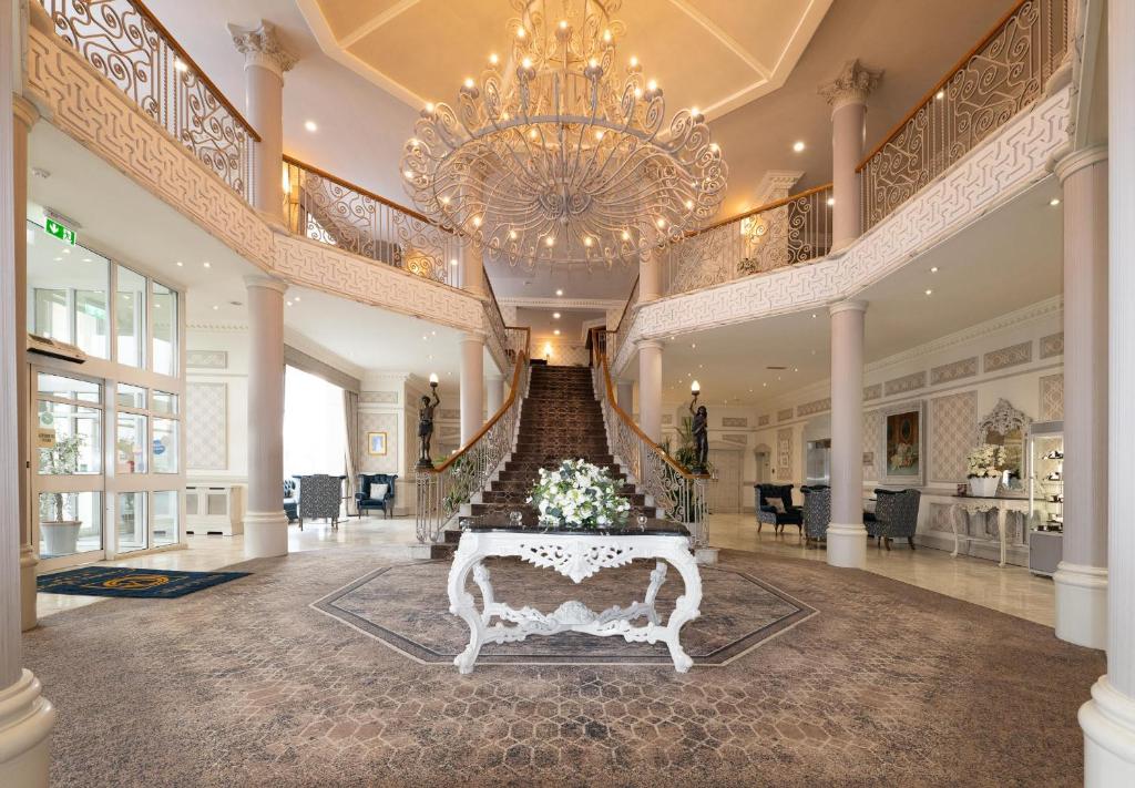 Posezení v ubytování Clanree Hotel & Leisure Centre