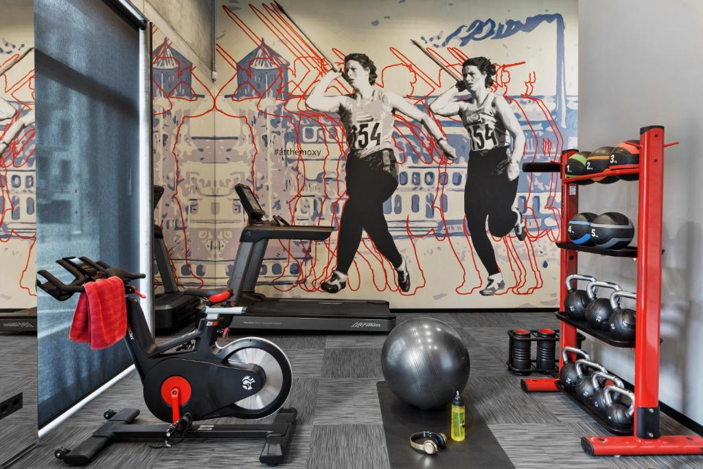Fitness centrum a/nebo fitness zařízení v ubytování Moxy Kaunas Center