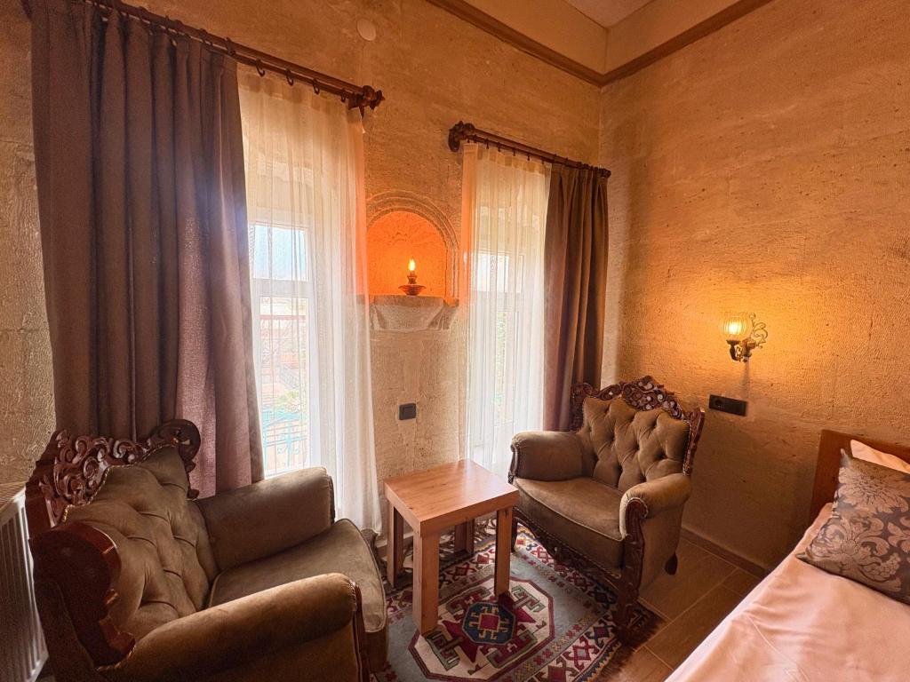 Elysee Cave House - 3