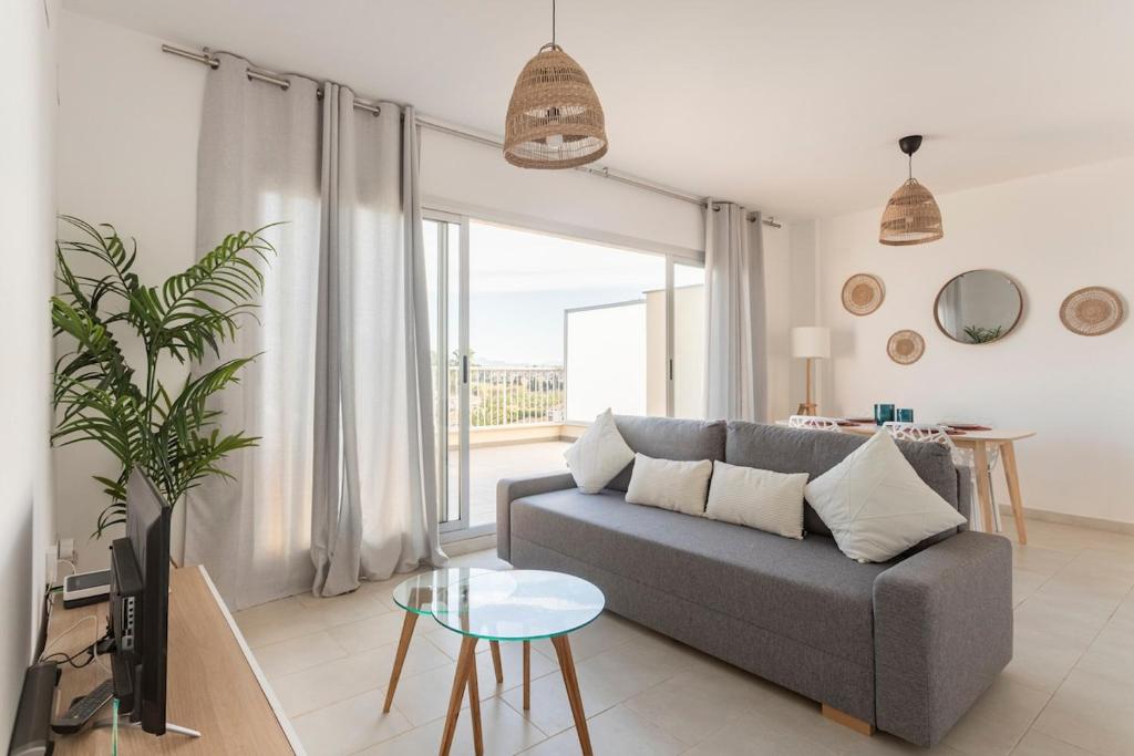 Ático con terraza y vistas al mar