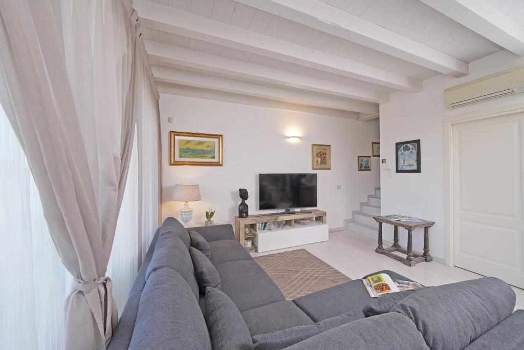 Televízia a/alebo spoločenská miestnosť v ubytovaní Resort Caesar C4 Sirmione - Gardagate