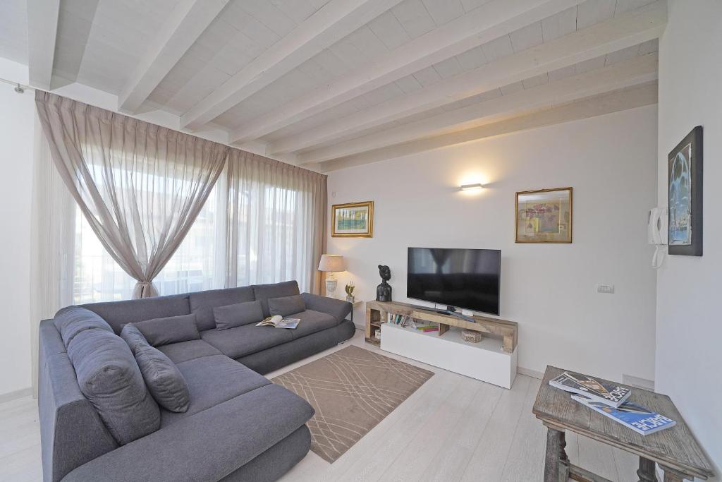 Televízia a/alebo spoločenská miestnosť v ubytovaní Resort Caesar C4 Sirmione - Gardagate