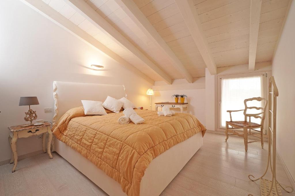 Posteľ alebo postele v izbe v ubytovaní Resort Caesar C4 Sirmione - Gardagate