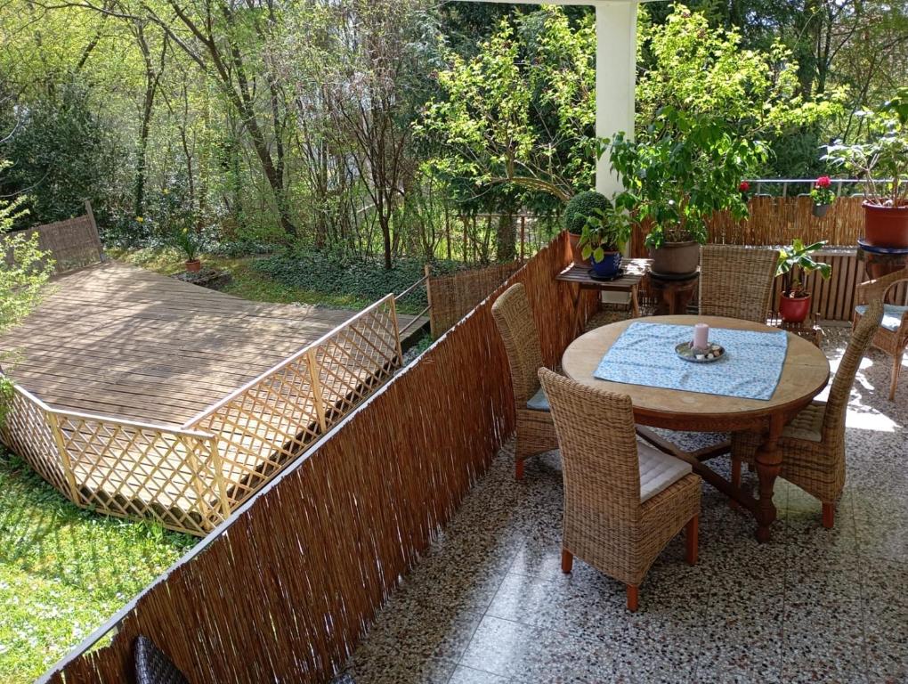 Vonkajšia záhrada v ubytovaní White Villa