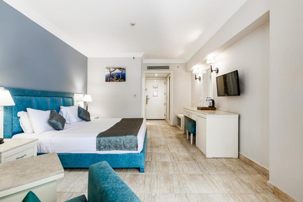 Sunrise Alora Aqua Park Resort - 1