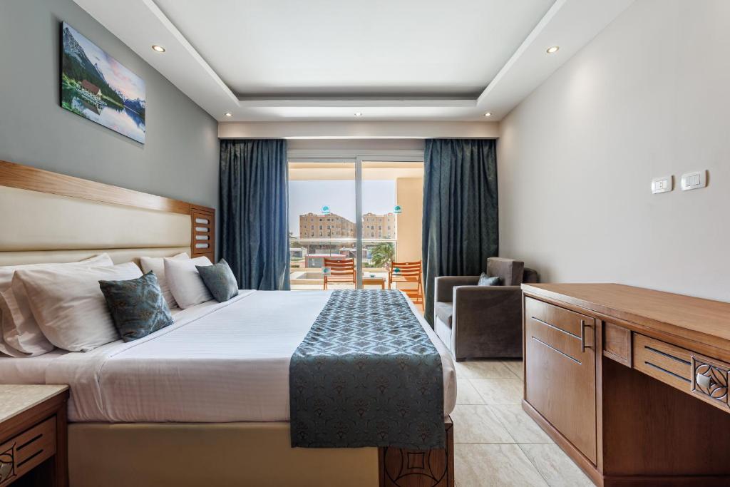 Sunrise Alora Aqua Park Resort - 9