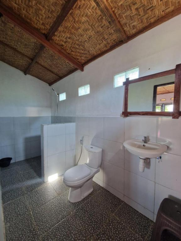 Koupelna v ubytování Ariel Bungalow Tetebatu