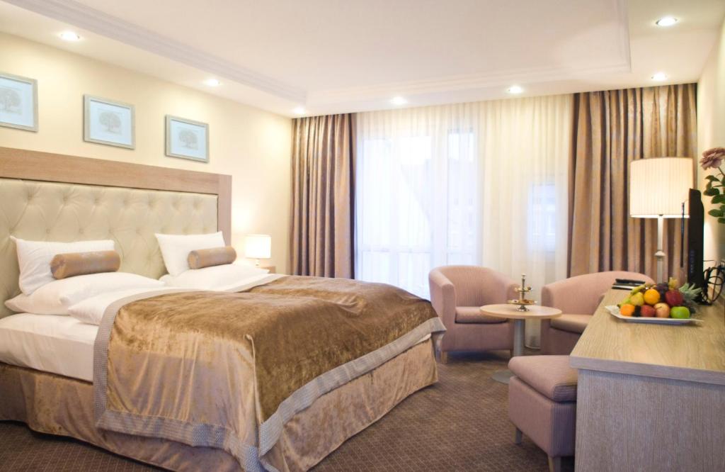 Postel nebo postele na pokoji v ubytování Hotel Maximilian