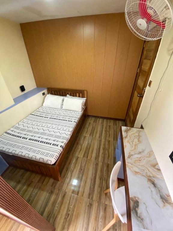 Postel nebo postele na pokoji v ubytování Calia’s Transient House