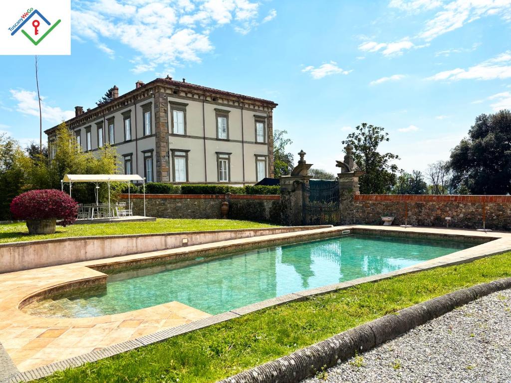 Bazén v ubytování Villa Orlando Lux con Piscine Private a Lucca by TuscanyWeGo nebo v jeho okolí