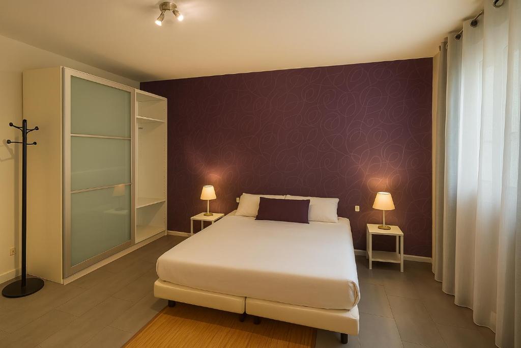 Postel nebo postele na pokoji v ubytování SixRooms Plaza Mayor