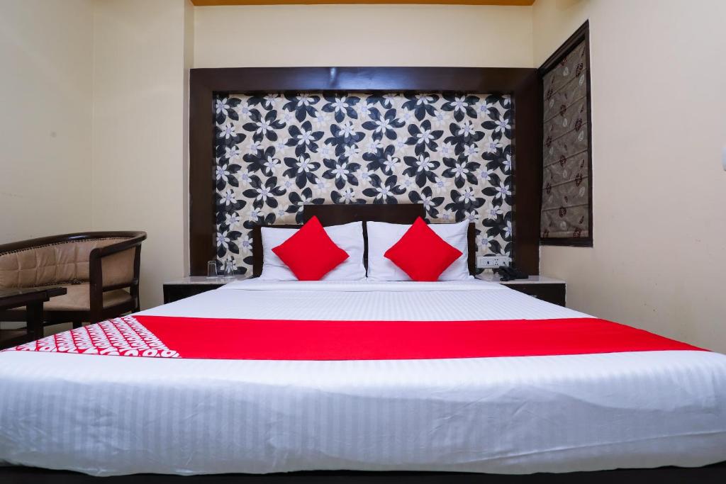 Postel nebo postele na pokoji v ubytování Super Hotel O J P Inn Near Patel Nagar Metro Station