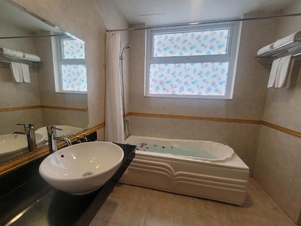 Koupelna v ubytování Luxor Boutique Hotel