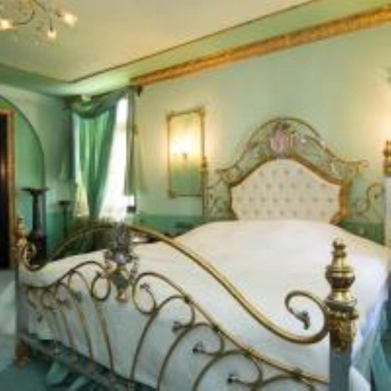 Sinaia Casa cu Farfurii - Resim 2