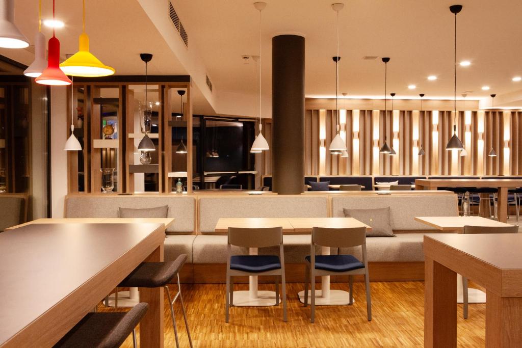 Restaurace v ubytování Holiday Inn Express Neunkirchen by IHG