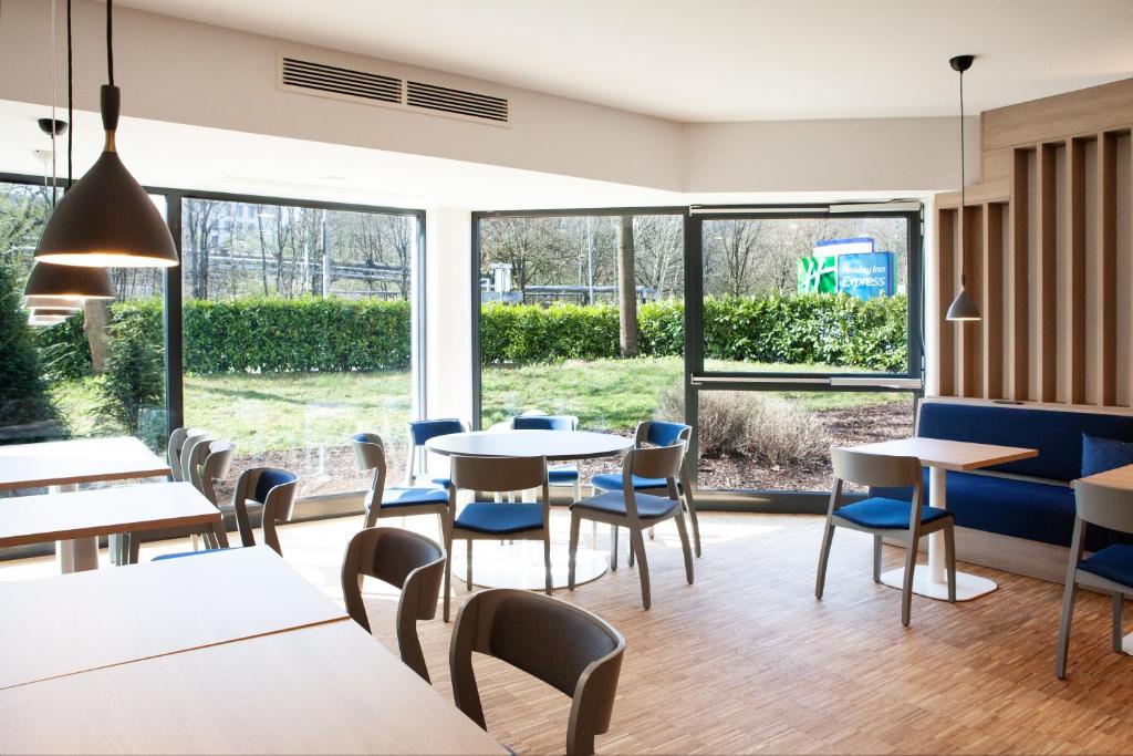 Posezení v ubytování Holiday Inn Express Neunkirchen by IHG