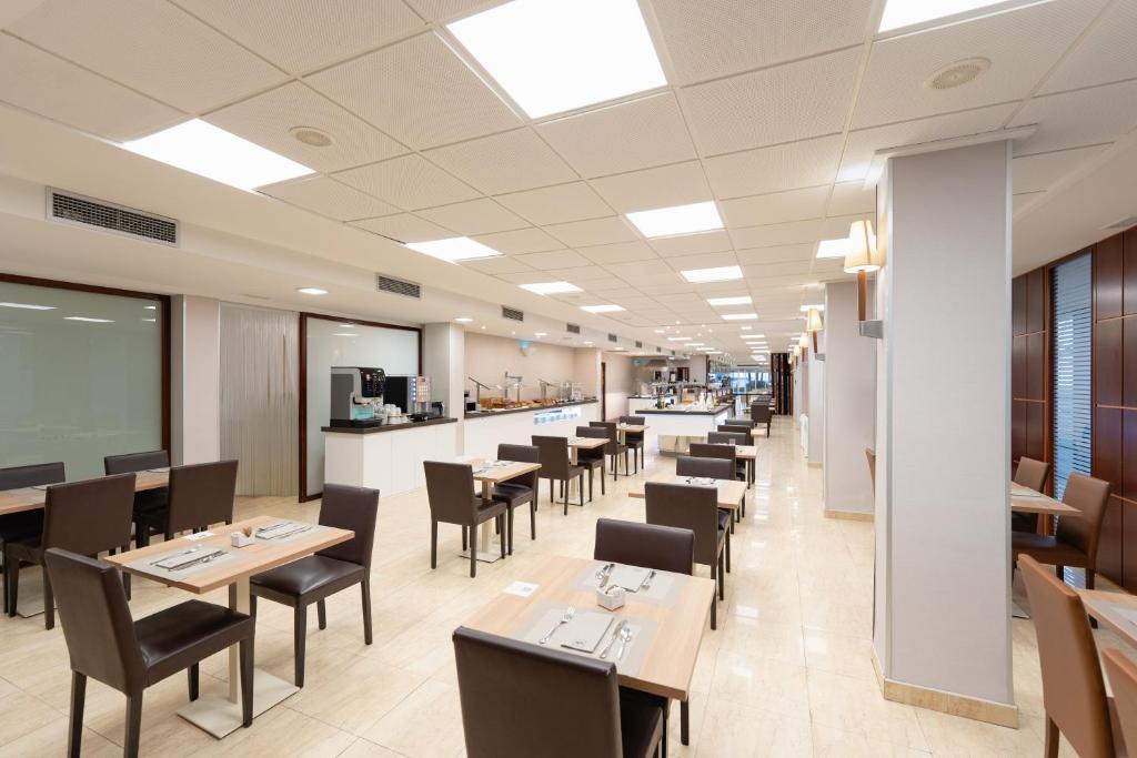 Reštaurácia alebo iné gastronomické zariadenie v ubytovaní Hotel RH Riviera - Adults Only