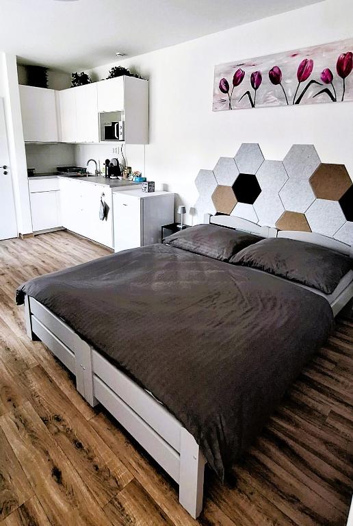 Voodi või voodid majutusasutuse Pretty private Apartment U LABE, self-service check-in 24 l 7 toas