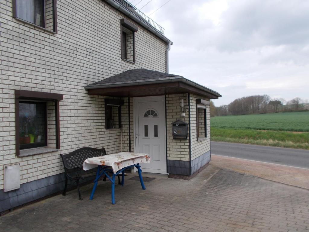 a building with a picnic table in front of it at Muldentaler in Leisnig