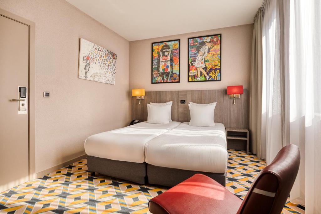 Postel nebo postele na pokoji v ubytování Alma Grand Place Hotel