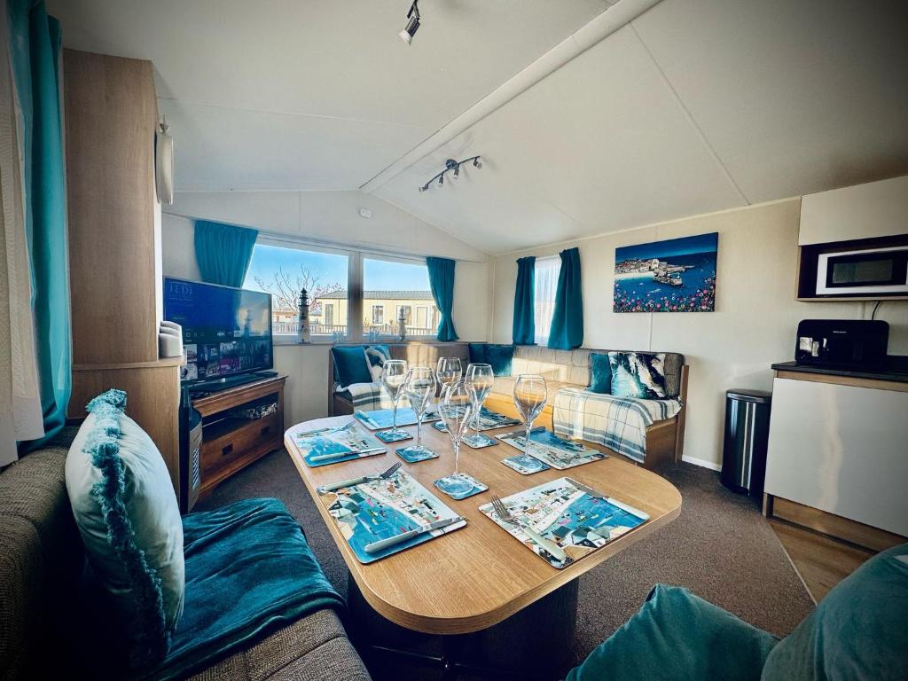 Caravan at Dinas Country Club