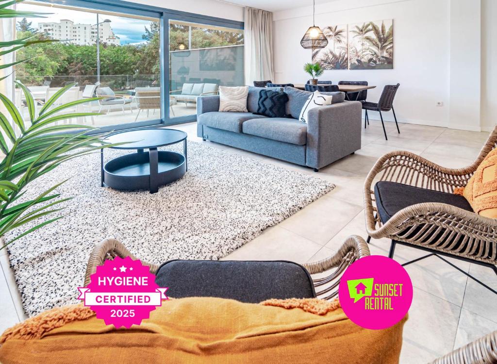 Bright 2-bedroom apartment with a terrace and pool