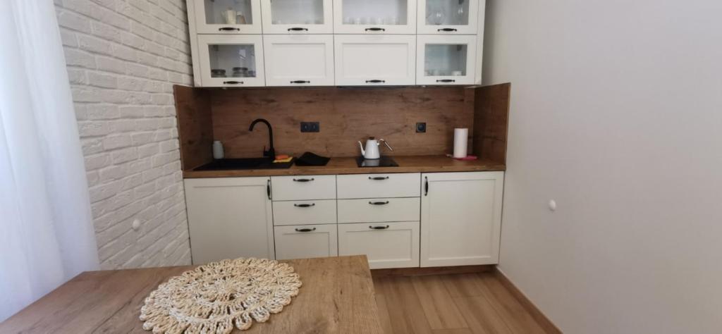 Kuchyň nebo kuchyňský kout v ubytování Willa Sowia Dolina - Apartamenty z aneksami i wyjsciem na ogrod
