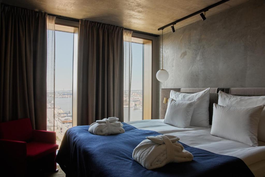 Postel nebo postele na pokoji v ubytování Clarion Hotel Draken