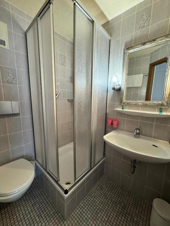 Koupelna v ubytování Hotel Post Cunter Biancardi