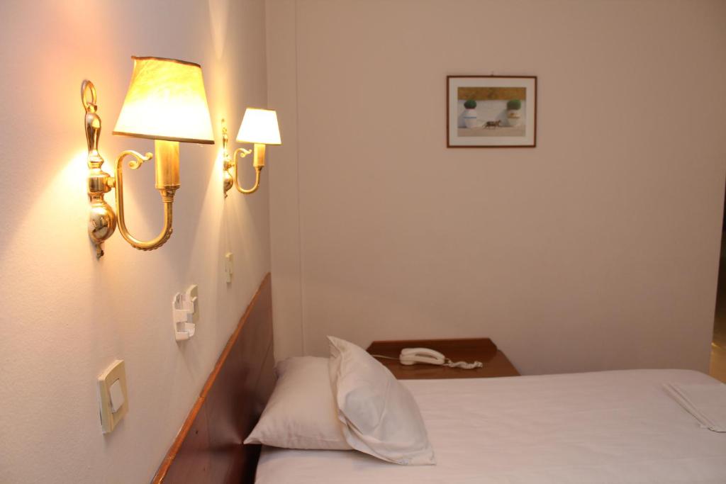 Postel nebo postele na pokoji v ubytování Nefeli Hotel