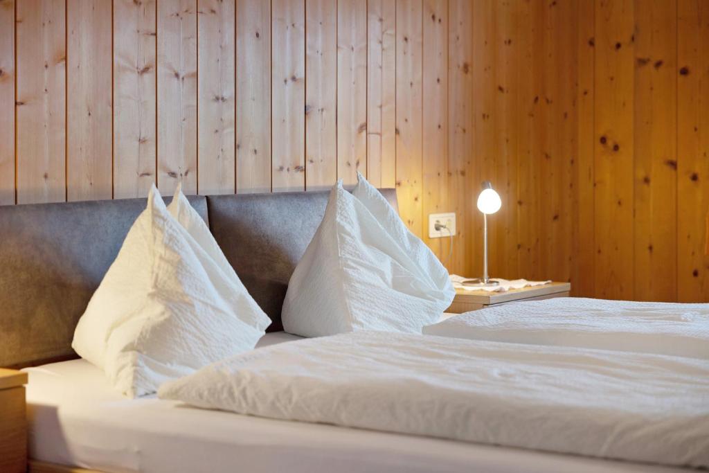 Postel nebo postele na pokoji v ubytování Wegscheiderhof