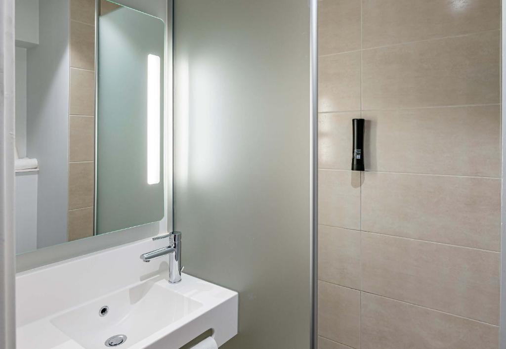 B&B HOTEL Bordeaux Bassins à flot - Resim 40