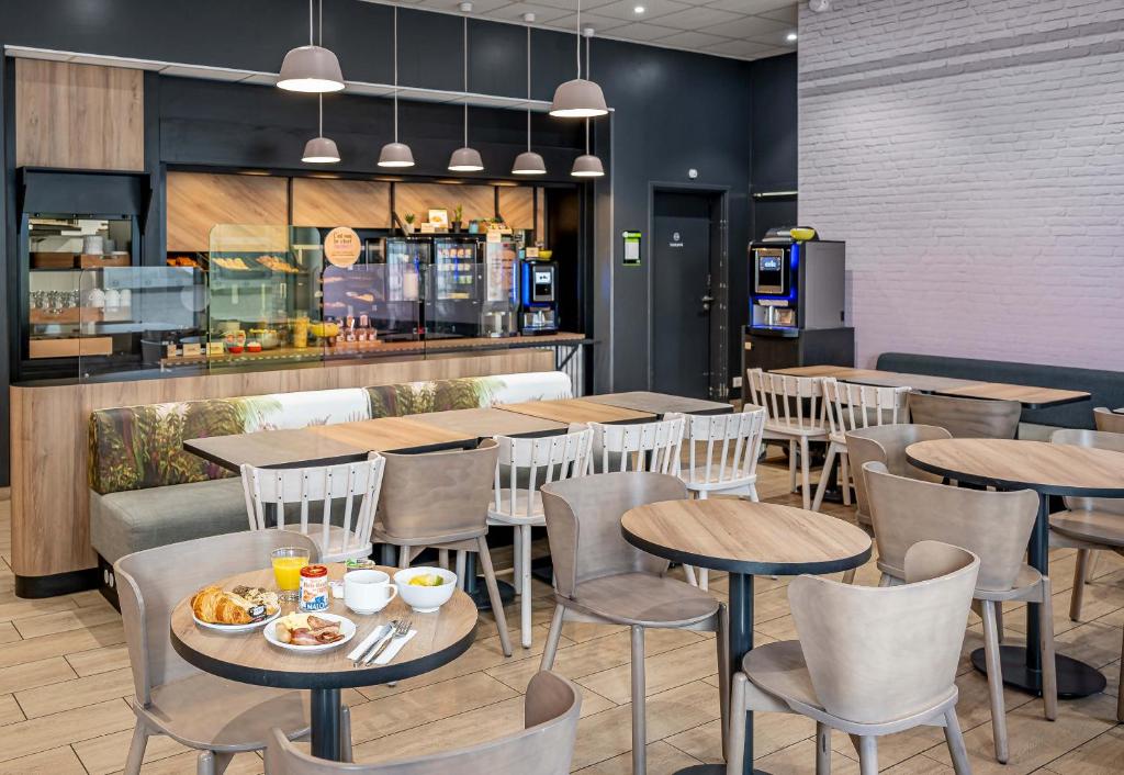 B&B HOTEL Bordeaux Bassins à flot - Resim 29