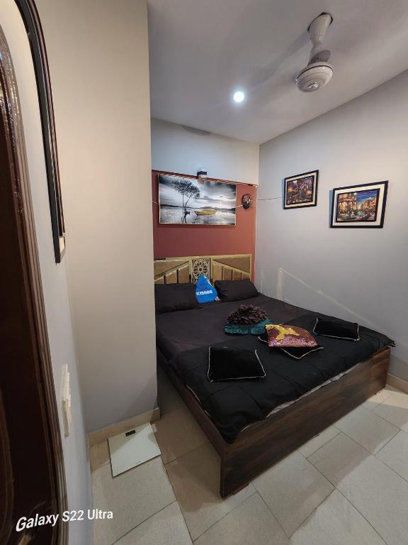 a bedroom with a bed in the corner of a room at Imperium luxe in Karachi