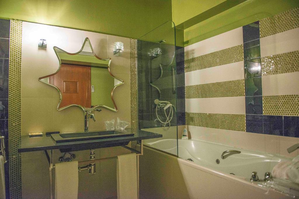 Un baño de Hotel Castillo El Collado