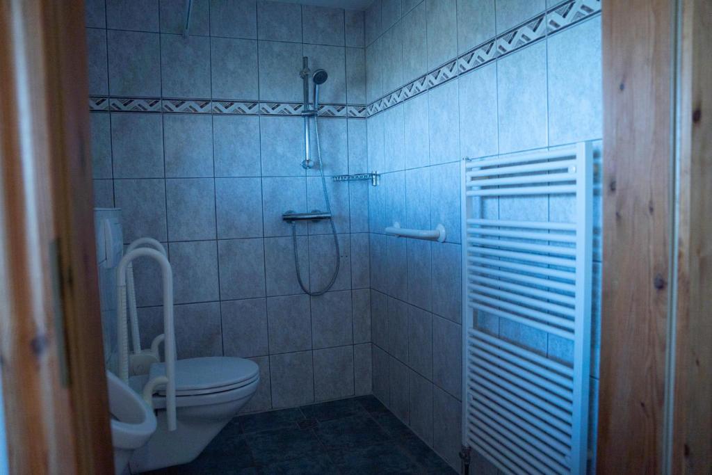 Koupelna v ubytování Ottos Ferienhäuser