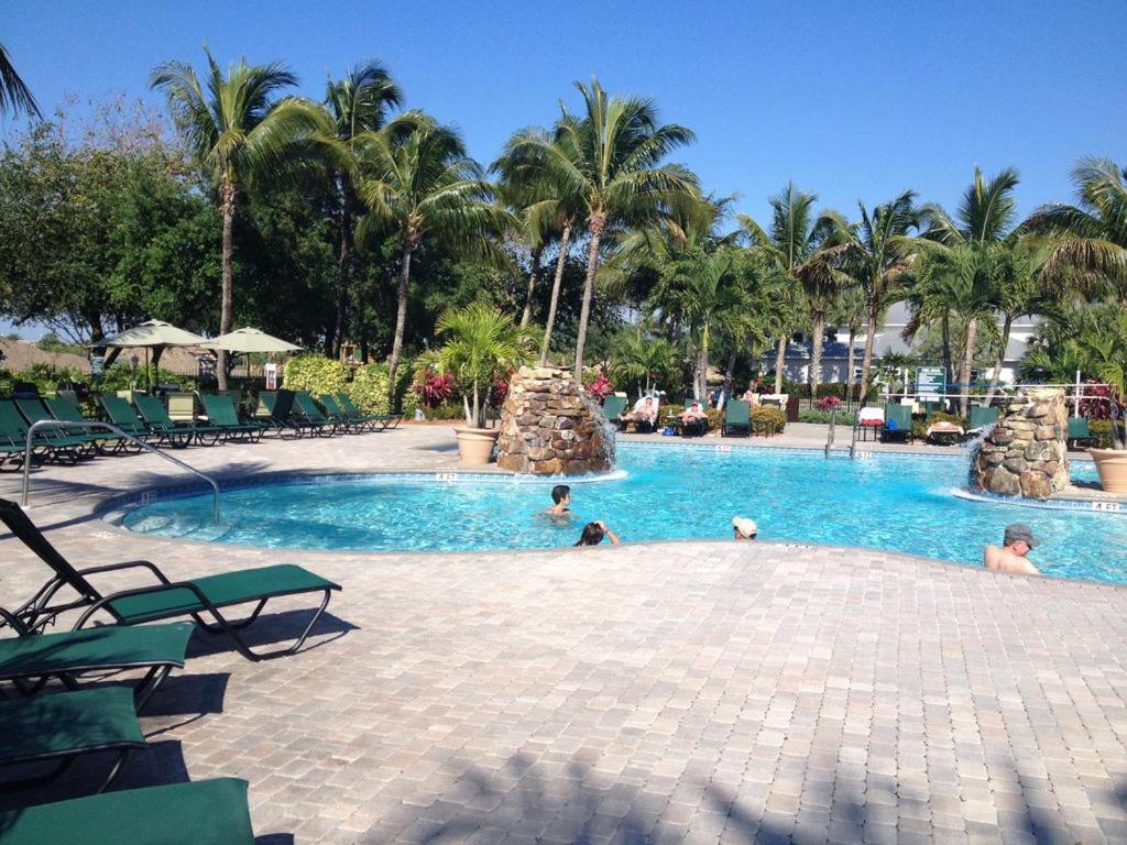 Πισίνα στο ή κοντά στο Greenlinks Naples Florida Condo
